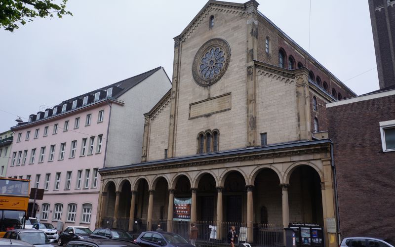 Grau im Wohngebiet